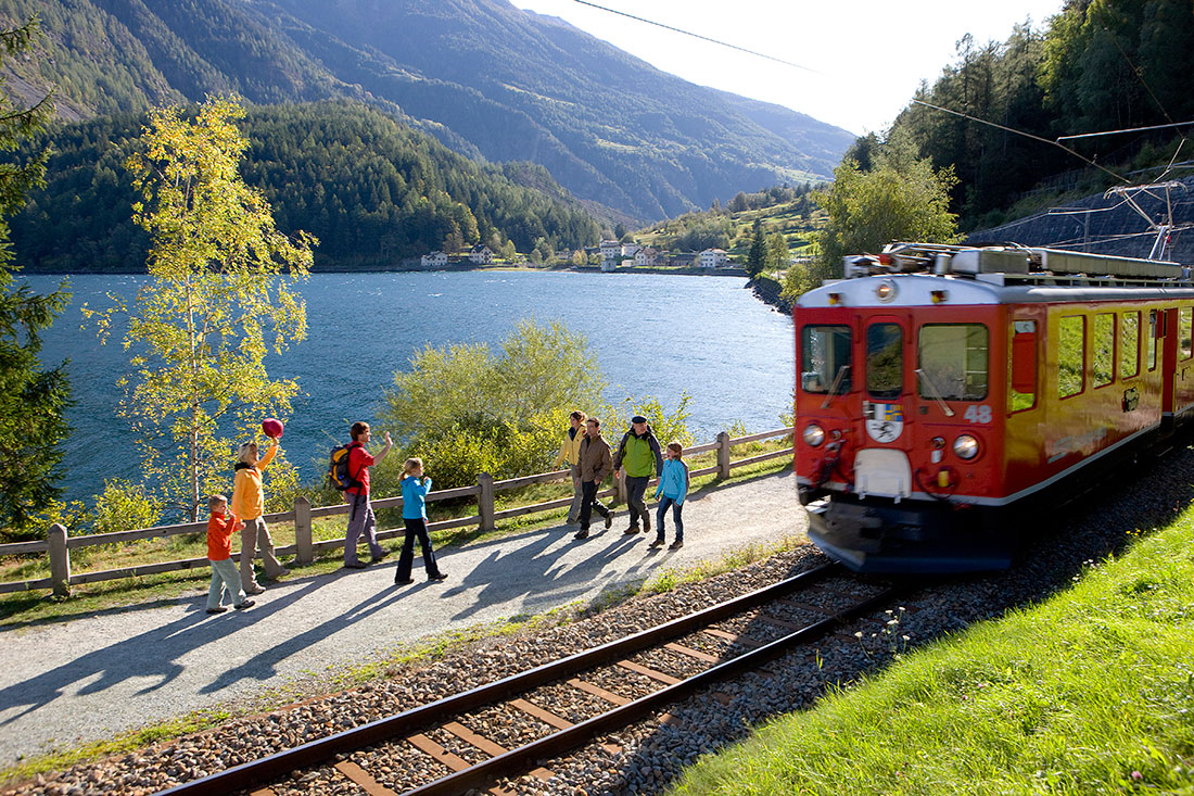 svizzera-treno-bernina-cover-family